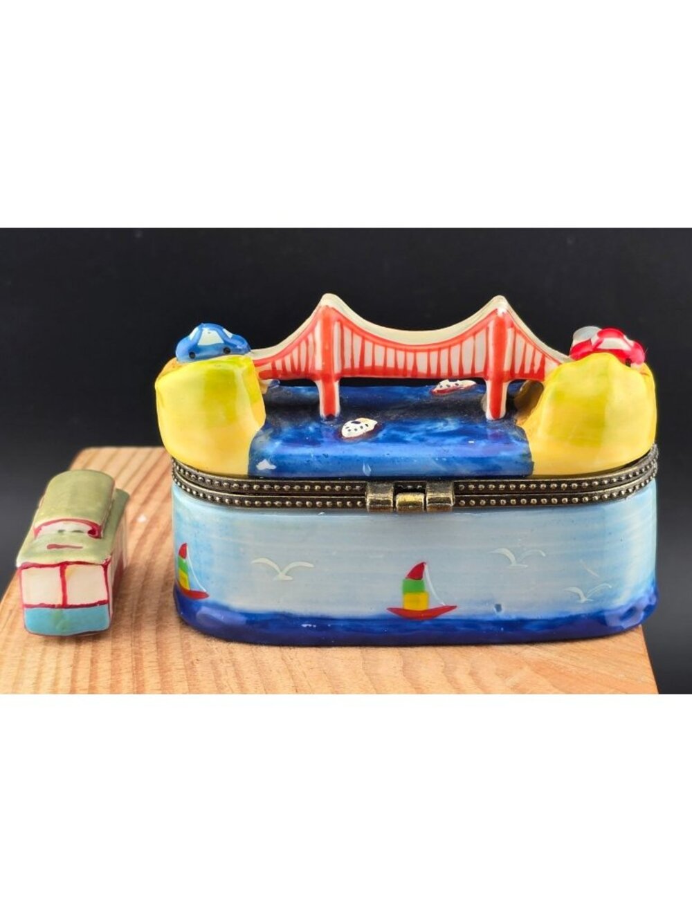 Vintage San Francisco Golden Gate Bridge Porcelain Hinged Trinket Box Trolley - Picture 5 of 14